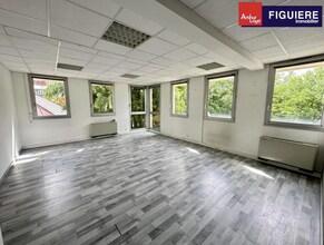 30 Avenue Henri Malacrida, Aix-en-Provence for lease Interior Photo- Image 1 of 5