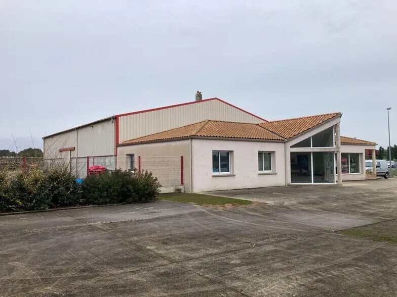 Flex in Chauché for sale - Building Photo - Image 3 of 3