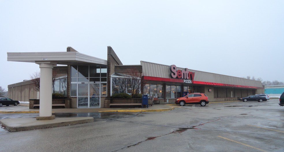 801 N Wisconsin Ave, Elkhorn, WI for sale - Primary Photo - Image 1 of 1