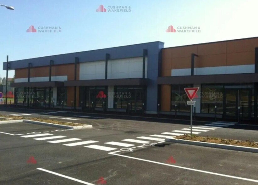 Retail in Choisey for lease - Building Photo - Image 2 of 4