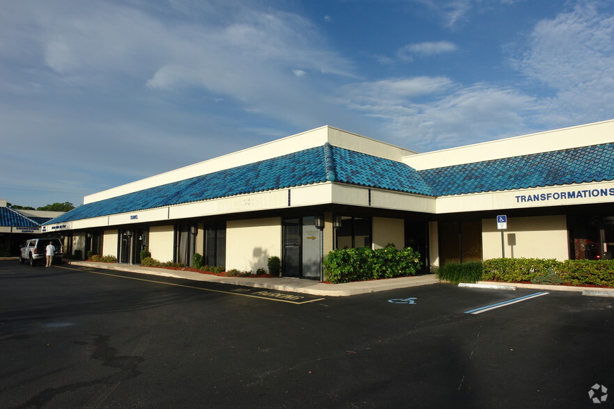 907-943 SE Central Pky, Stuart, FL for sale - Building Photo - Image 3 of 77