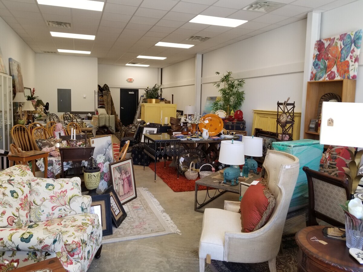thrift store open july 4th