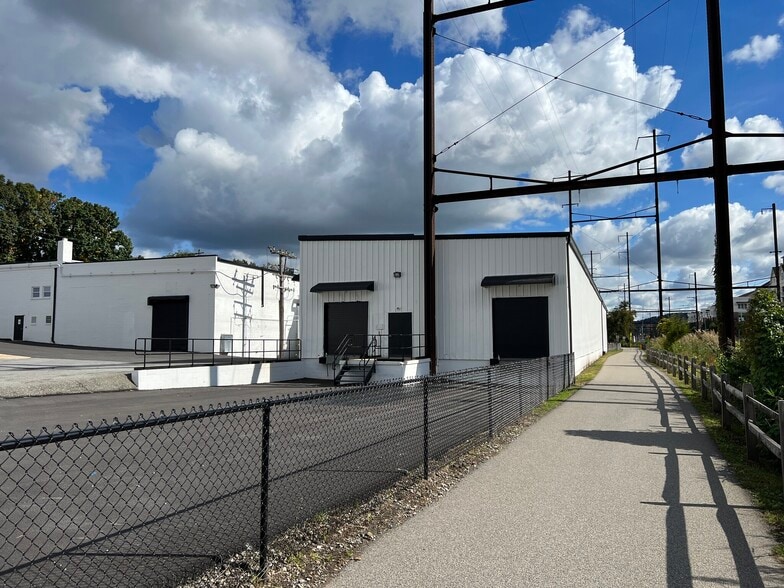 241 E Elm St, Conshohocken, PA for lease - Building Photo - Image 2 of 5