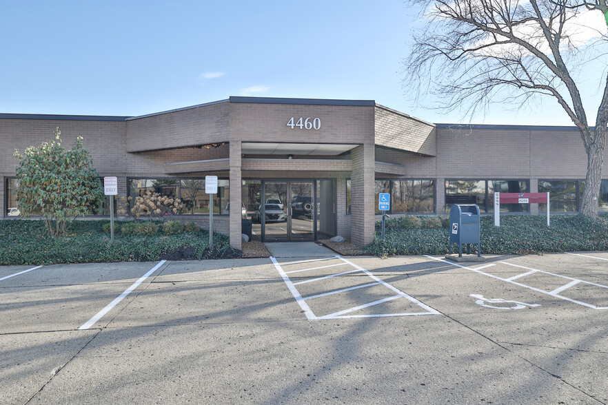 4420-4460 Carver Woods Dr, Blue Ash, OH for lease - Building Photo - Image 3 of 23