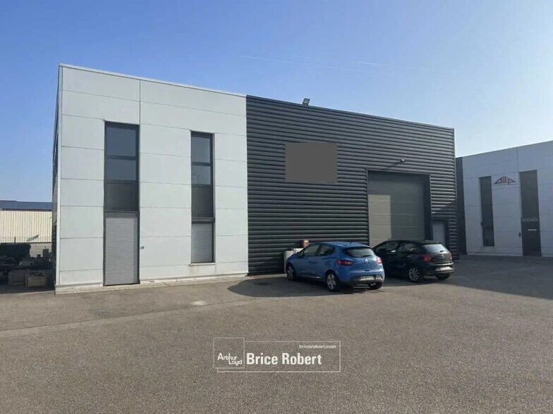 Flex in Chassieu for lease - Building Photo - Image 3 of 3