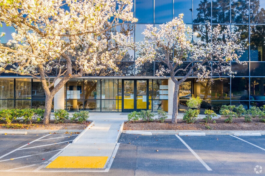 3330 Ocean Park Blvd, Santa Monica, CA for lease - Building Photo - Image 1 of 4