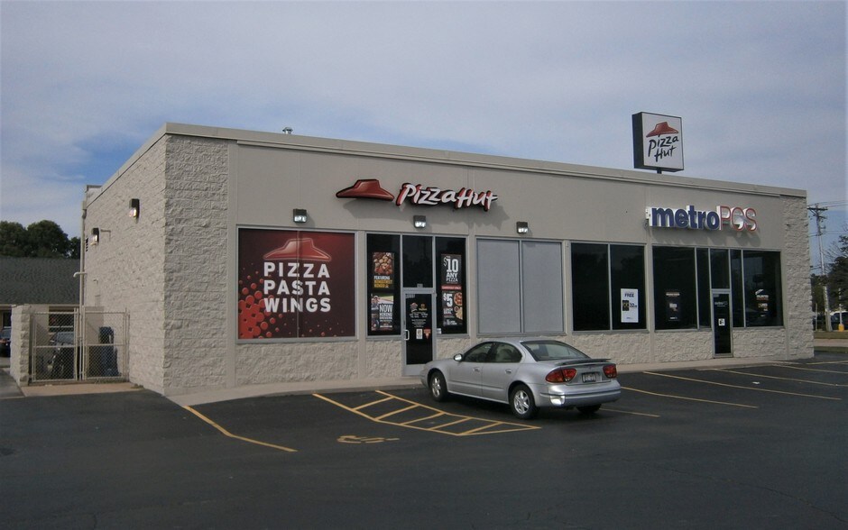 965 S Green Bay Rd, Neenah, WI for sale - Building Photo - Image 1 of 1