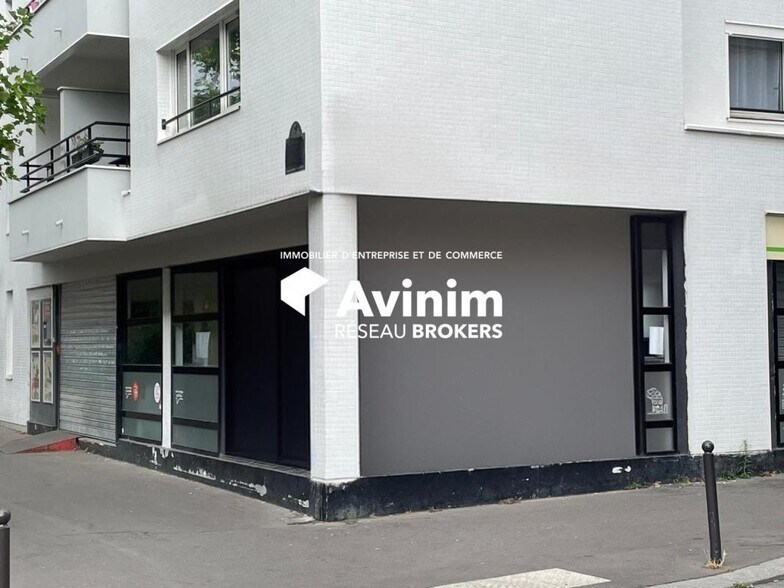 Retail in Paris for lease - Building Photo - Image 2 of 16