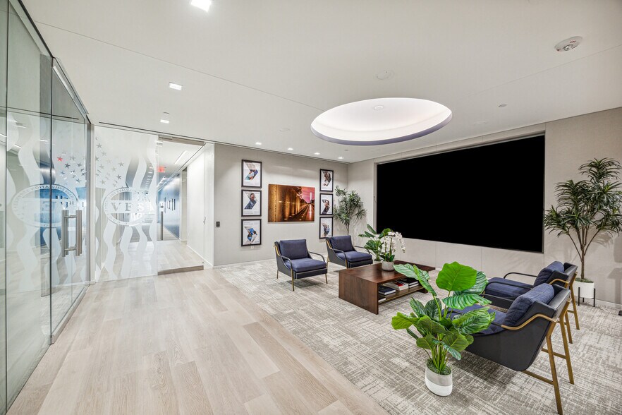 2707 N Loop W, Houston, TX for sale - Interior Photo - Image 1 of 1