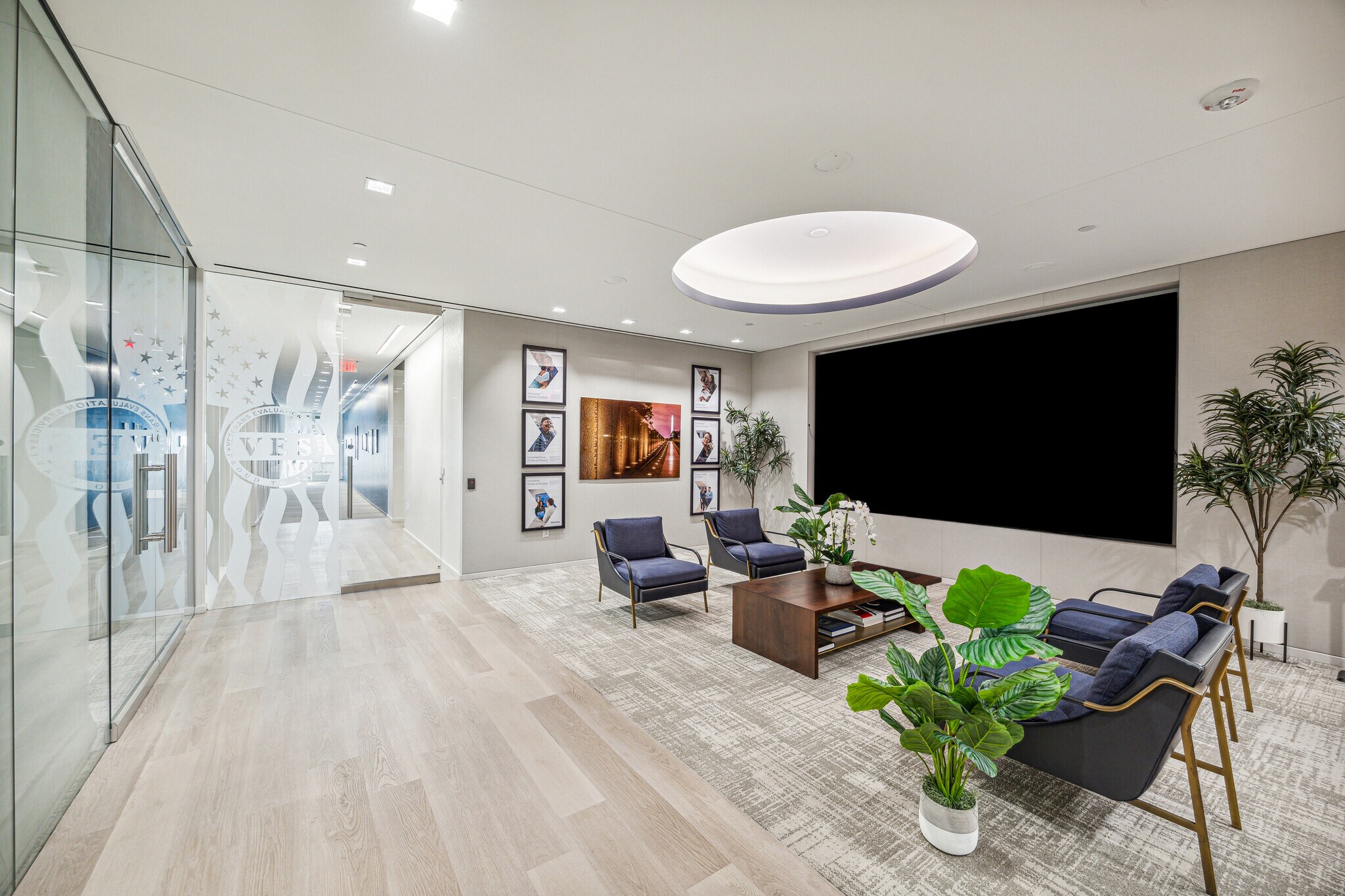 2707 N Loop W, Houston, TX for sale Interior Photo- Image 1 of 1