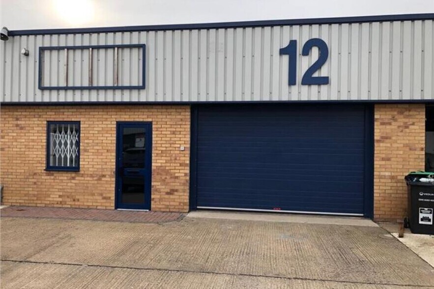 Stacey Bushes, Milton Keynes, BKM MK12 6HP