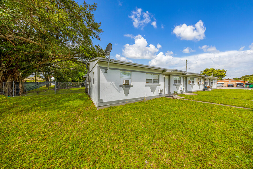 711 SW 10th St, Dania Beach, FL for sale - Building Photo - Image 3 of 12