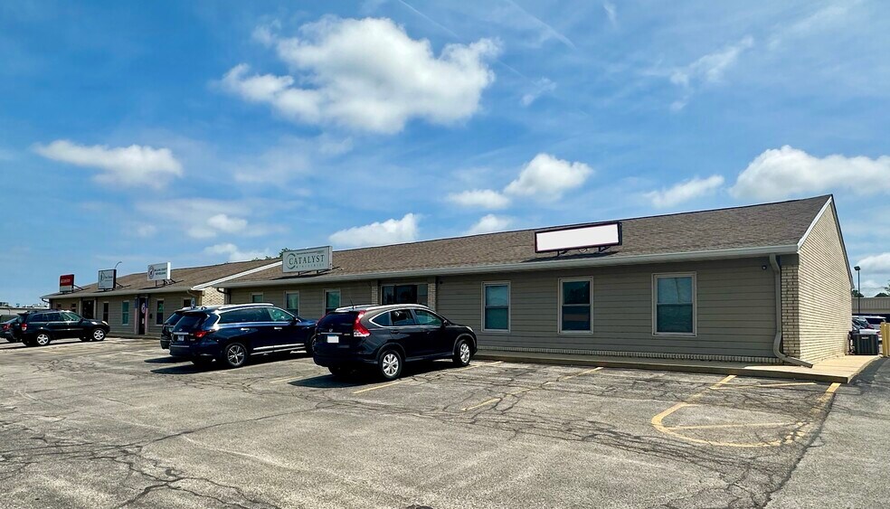 202 S Eldorado Rd, Bloomington, IL for lease - Building Photo - Image 1 of 15