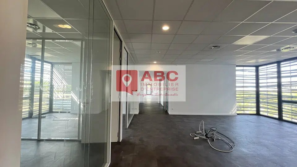 Office in Montpellier for lease - Building Photo - Image 2 of 11