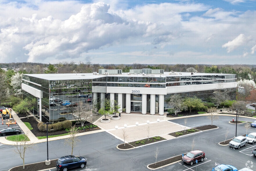 2600 Corporate Exchange Dr, Columbus, OH for sale - Building Photo - Image 3 of 15