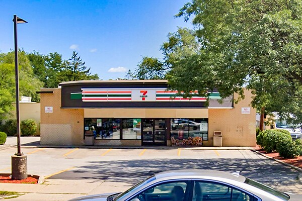 8357 Skokie Blvd, Skokie, IL for lease Primary Photo- Image 1 of 5