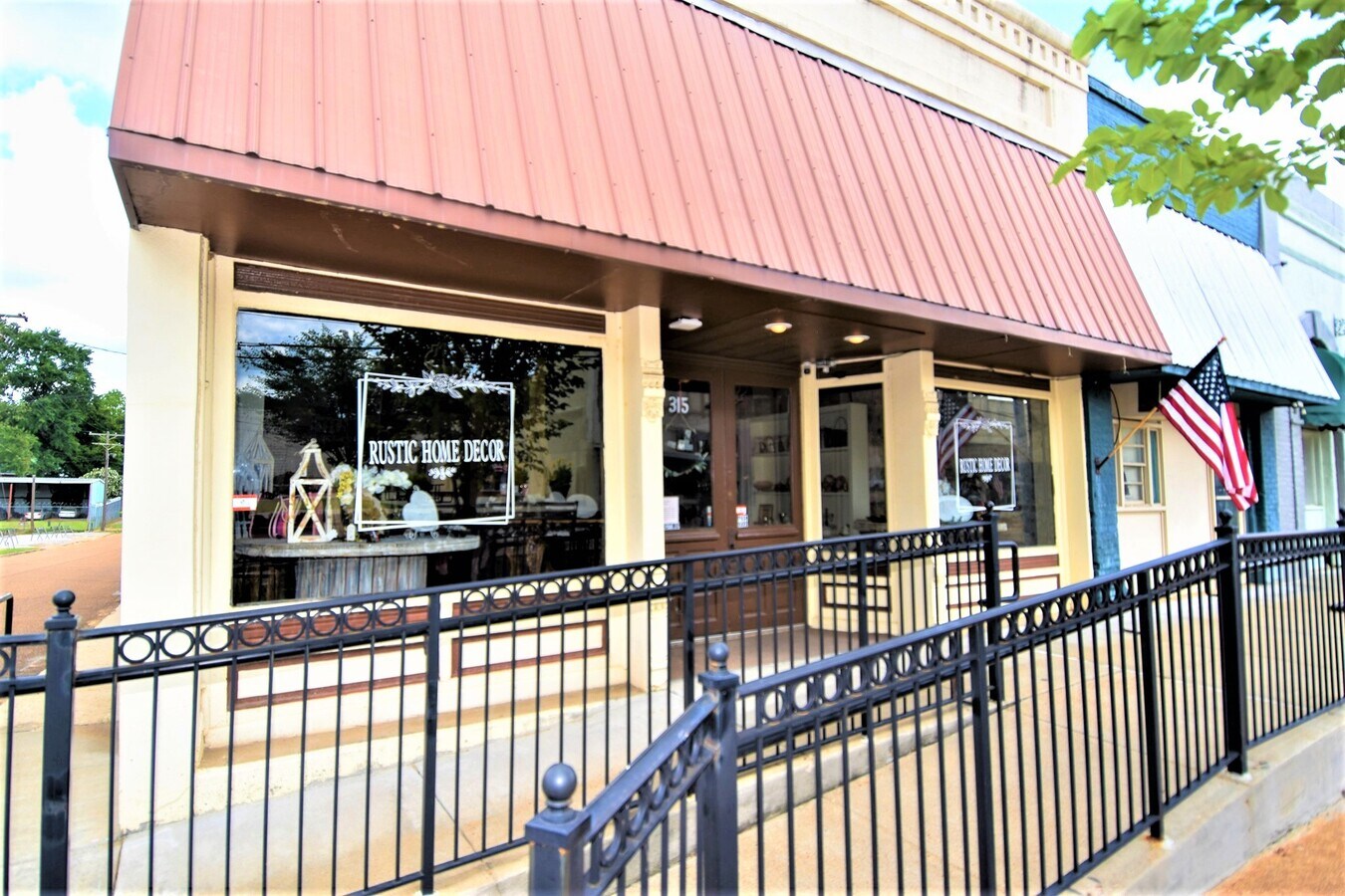 315 W Main St, Senatobia, MS 38668