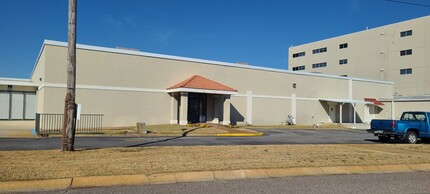 96-102 Forsman Dr NW, Fort Walton Beach, FL for lease Building Photo- Image 2 of 7