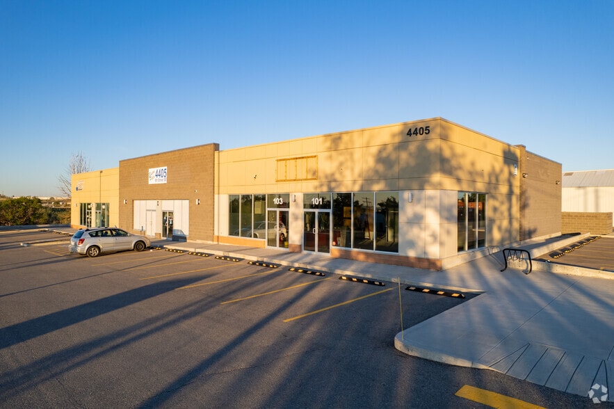 Highfield Commercial Portfolio portfolio of 3 properties for sale on LoopNet.com - Primary Photo - Image 3 of 3