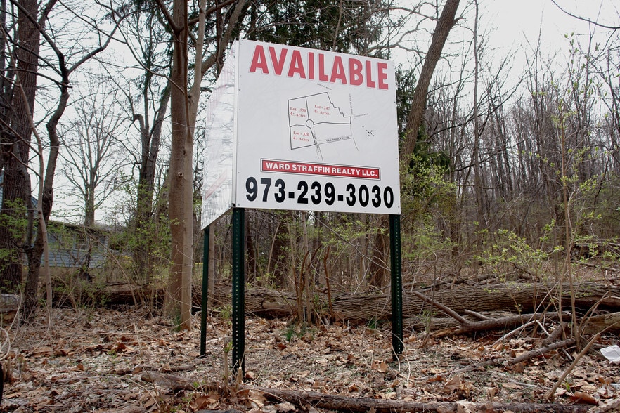 3-6 Cliffside Dr, Cedar Grove, NJ for sale - Primary Photo - Image 1 of 1