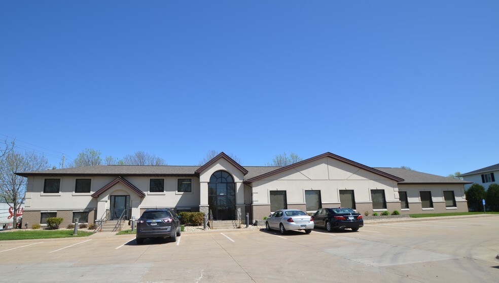 4090 21st Ave SW, Cedar Rapids, IA for sale - Primary Photo - Image 1 of 1