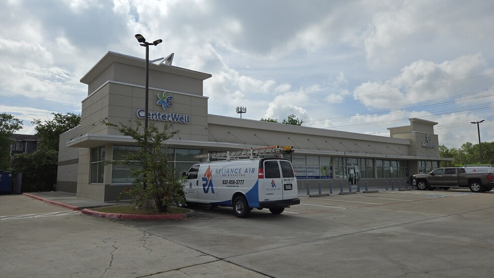 9609 Cullen Blvd, Houston, TX for lease - Primary Photo - Image 2 of 3