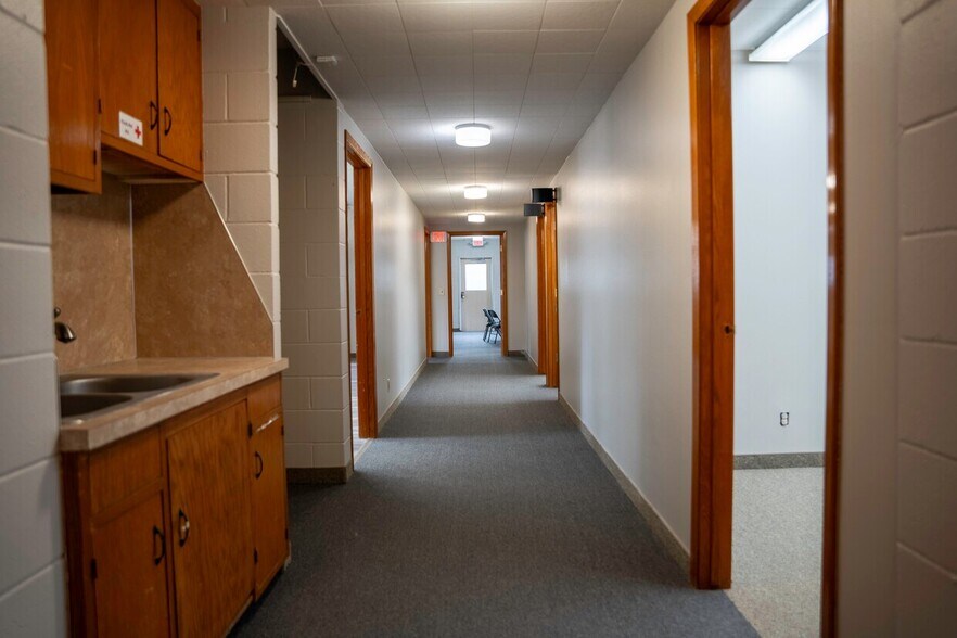 330 W Halleck St, Papillion, NE for lease - Building Photo - Image 3 of 7