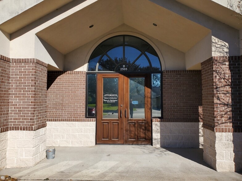 2505 S Park Ave, Pearland, TX for lease - Building Photo - Image 2 of 11