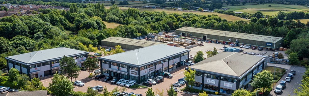 HARFORDE COURT portfolio of 3 properties for sale on LoopNet.com - Building Photo - Image 2 of 6