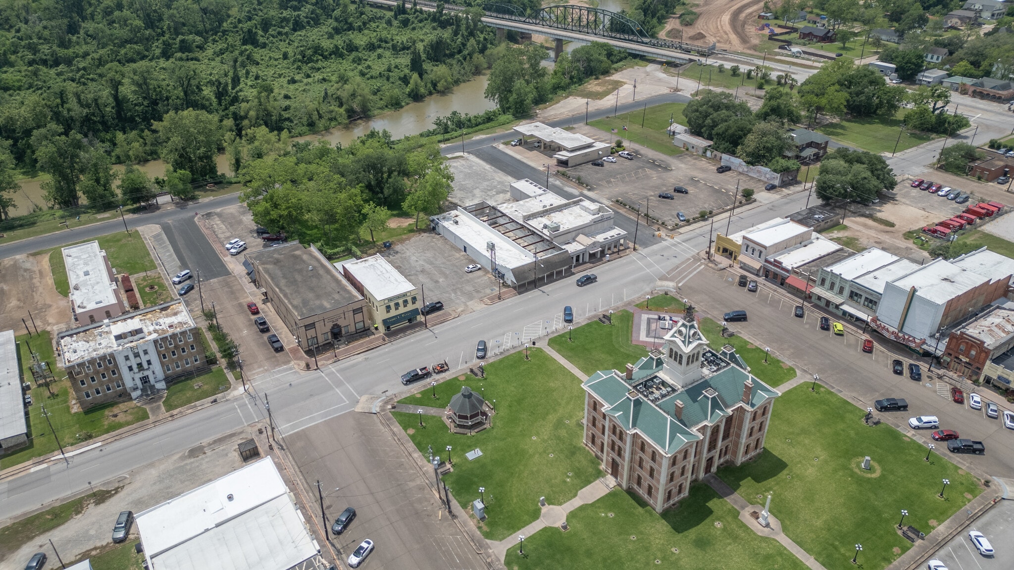 115 W Burleson St, Wharton, TX for sale Primary Photo- Image 1 of 28