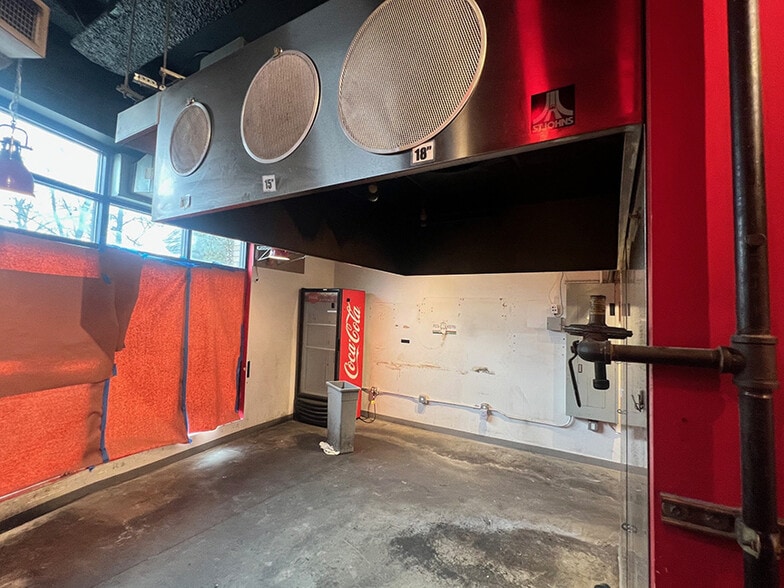 7227 N Philadelphia Ave, Portland, OR for lease - Interior Photo - Image 3 of 11