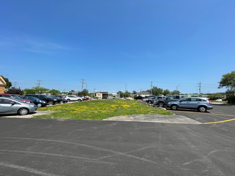 2855 Belvidere Rd, Waukegan, IL for lease - Primary Photo - Image 1 of 3