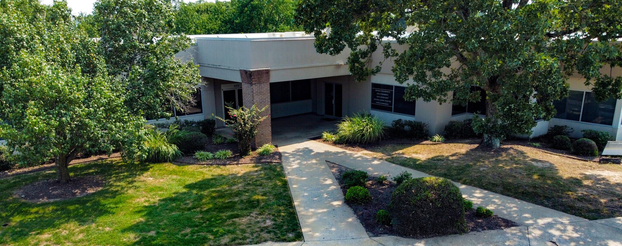1005 Beau Terre Dr, Bentonville, AR for lease Building Photo- Image 1 of 9