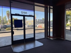 5646 N Blackstone Ave, Fresno, CA for lease Interior Photo- Image 1 of 6