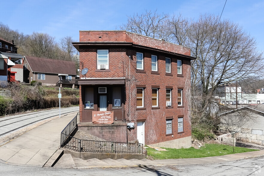 2 Caldwell Ave, Wilmerding, PA 15148