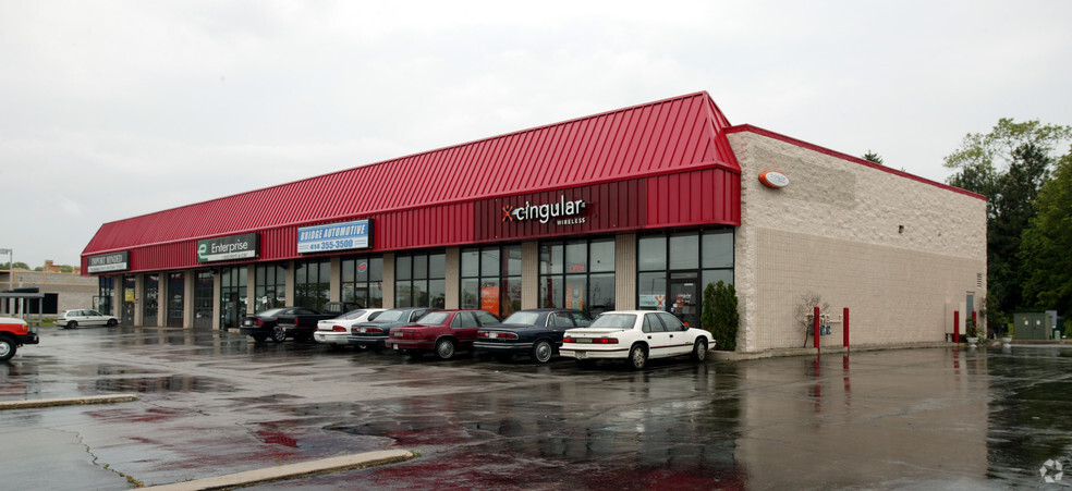 8025-8055 N 76th St, Milwaukee, WI for lease - Building Photo - Image 2 of 4