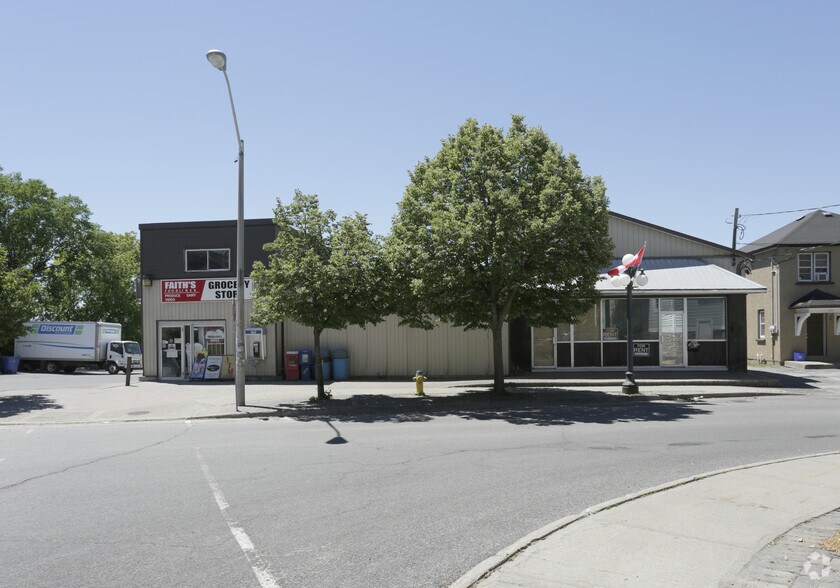 433 Donald B Munro Dr, Ottawa, ON K0A 1L0