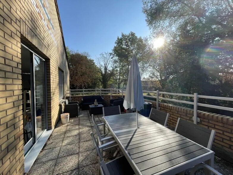 Rue Albert Einstein, Champs-sur-Marne for lease - Building Photo - Image 2 of 9