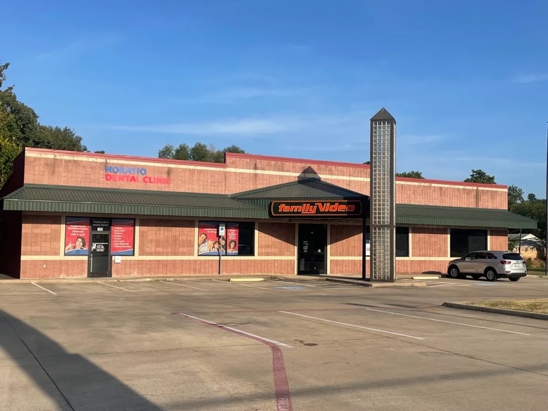 1400 N Center St, Bonham, TX for lease - Building Photo - Image 2 of 3