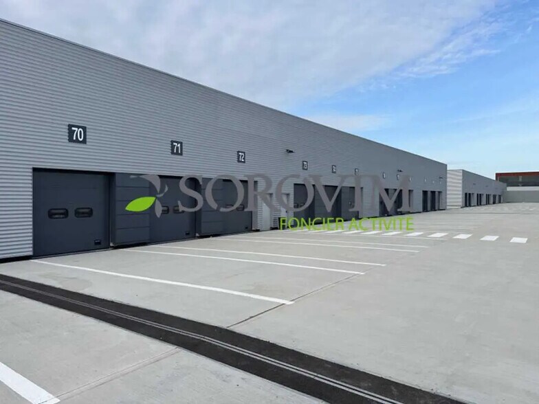 Flex in Lyon for lease - Building Photo - Image 1 of 7