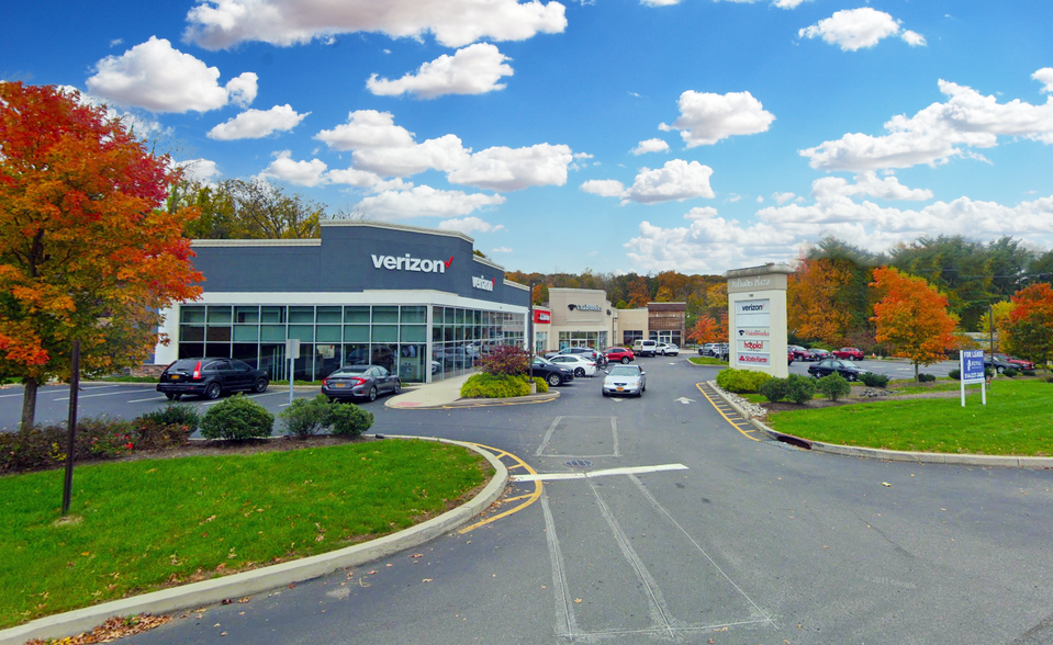 126-130 N Route 303, West Nyack, NY for lease - Building Photo - Image 2 of 5