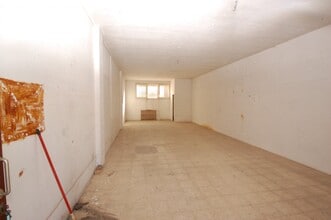 Retail in Igualada, Barcelona for lease Interior Photo- Image 2 of 4