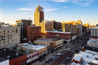 200 S Washington Sq, Lansing, MI - AERIAL  map view