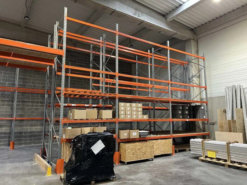 Location Entrepôt 752 m² - Photo 1