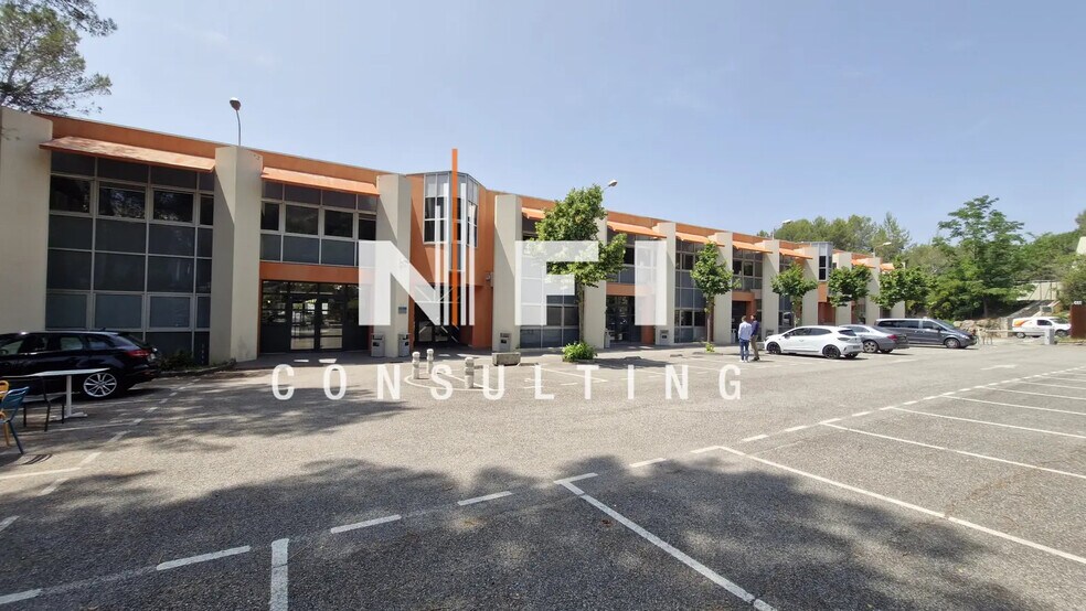 Retail in Valbonne for lease - Building Photo - Image 2 of 4