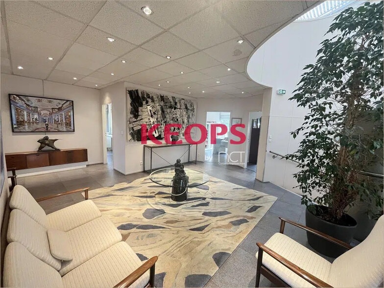 Avenue Des Palanques, Portet-sur-Garonne for lease - Lobby - Image 1 of 8