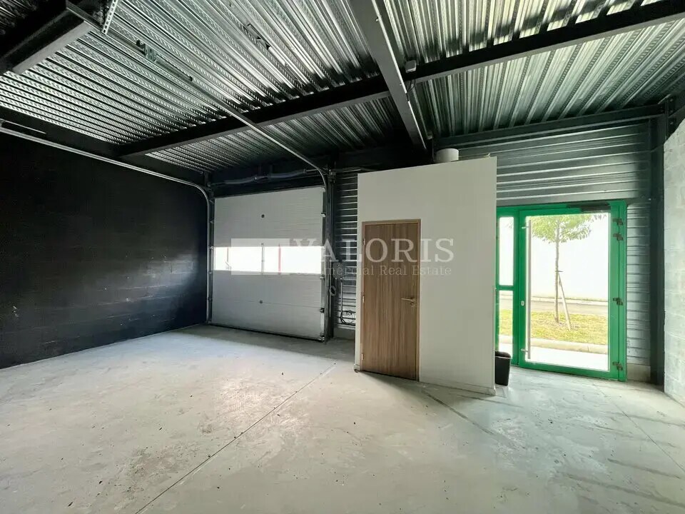 Flex in Mions for lease Interior Photo- Image 1 of 5