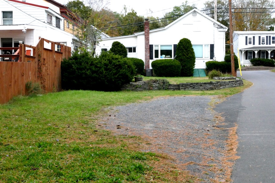 527 Main St, Cairo, NY for sale - Building Photo - Image 2 of 10