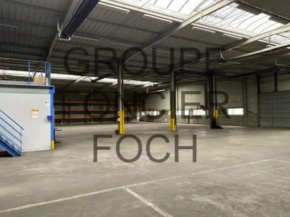 Location Local d'activités 1 858 m² - Photo 1