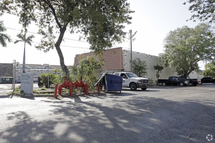1400 SW 10th Ave, Pompano Beach, FL for lease - Building Photo - Image 2 of 3